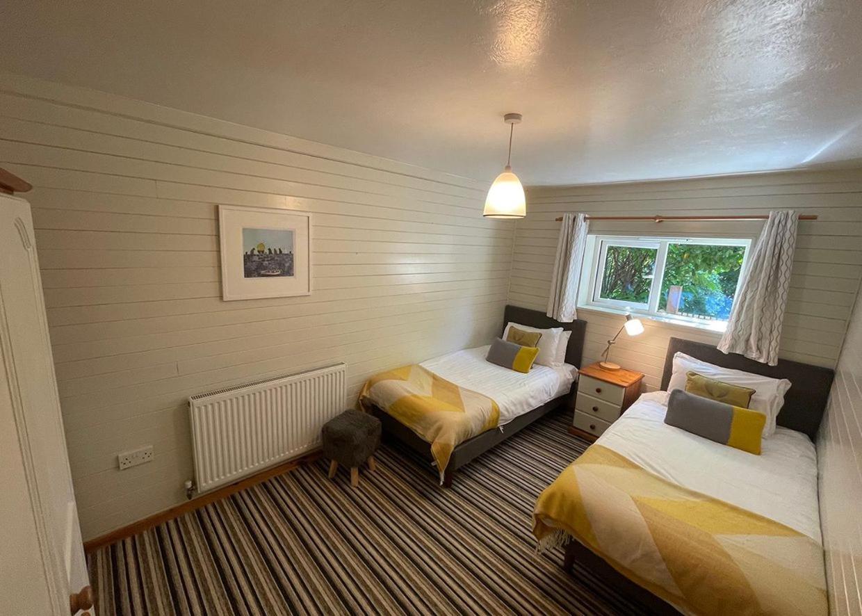 Ivyleaf Combe Lodges Stratton  Esterno foto