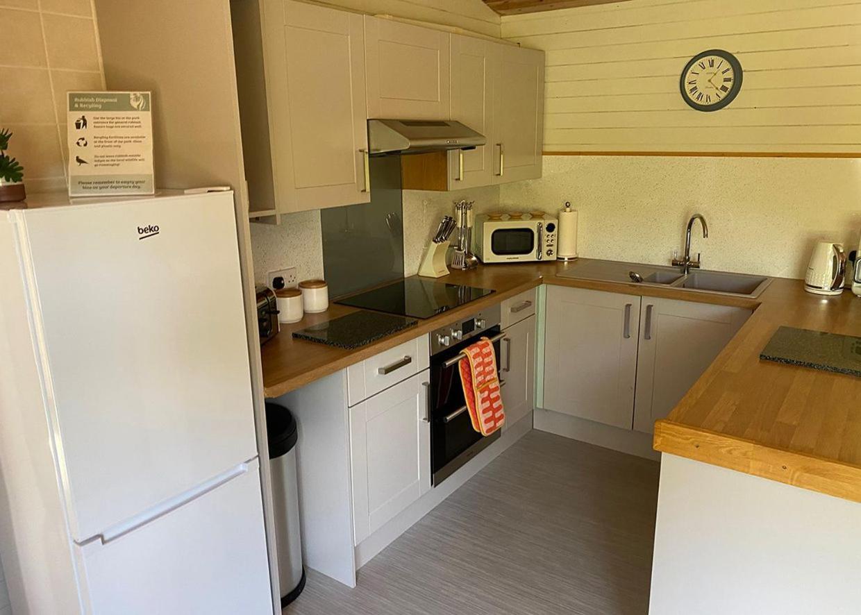 Ivyleaf Combe Lodges Stratton  Esterno foto