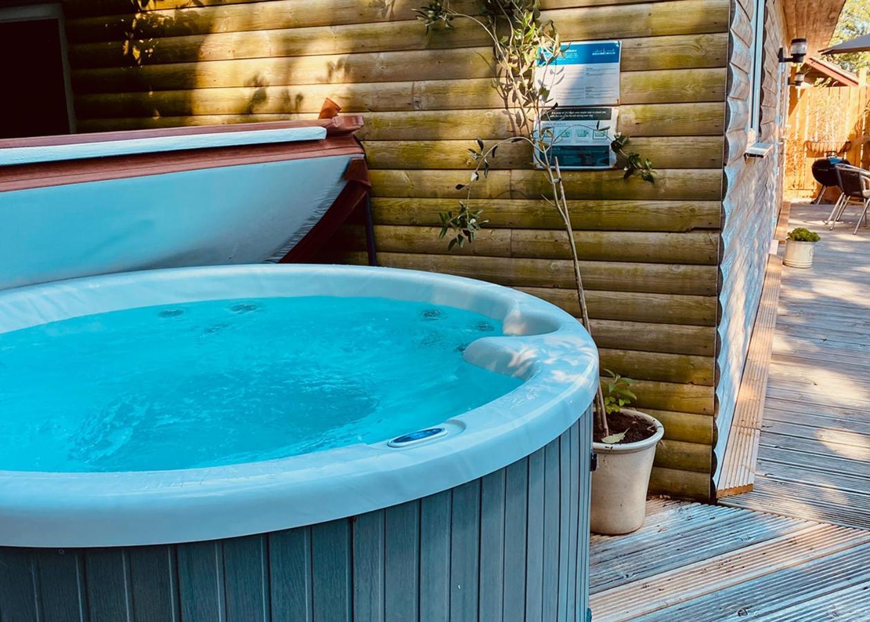 Ivyleaf Combe Lodges Stratton  Esterno foto