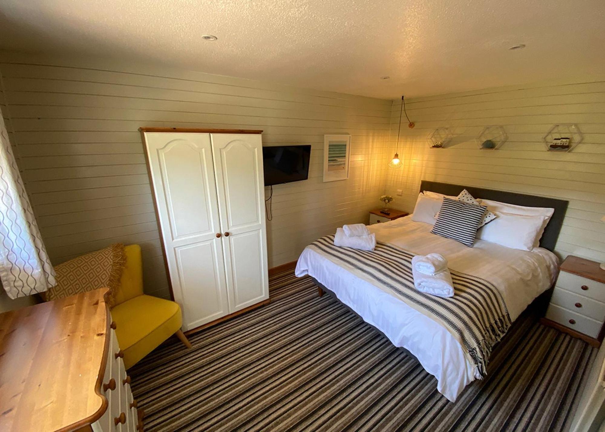 Ivyleaf Combe Lodges Stratton  Esterno foto