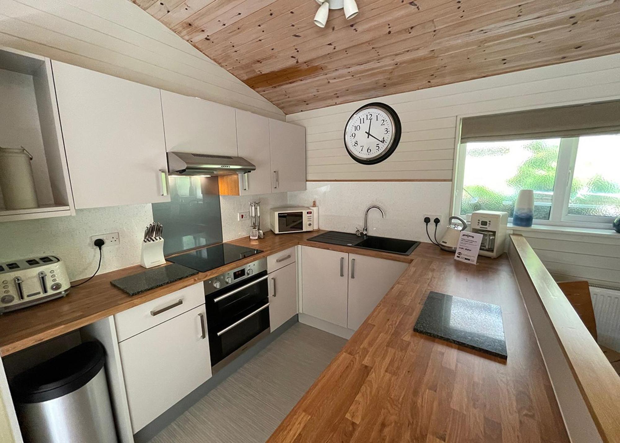 Ivyleaf Combe Lodges Stratton  Esterno foto